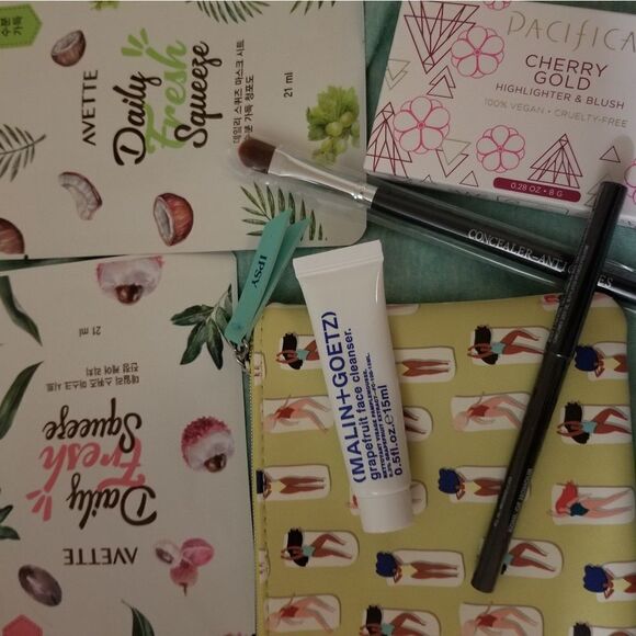 Ipsy randomized bundle - Picture 8 of 15